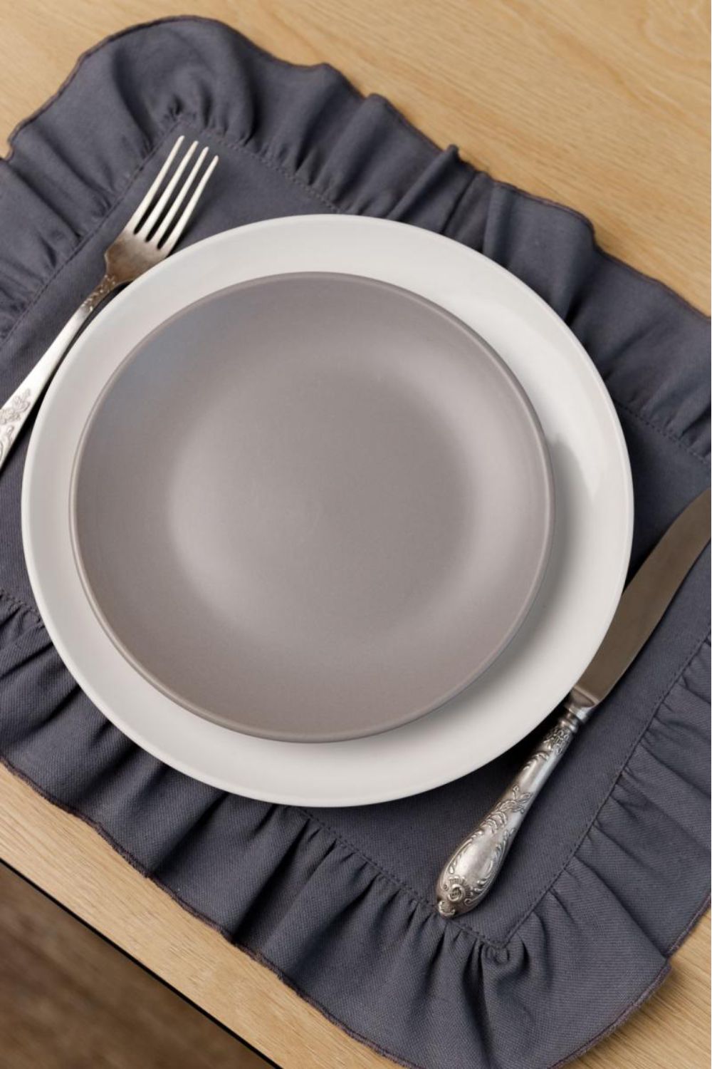 Placemat with Ruffle – Cabernet Silver (Set of 2)