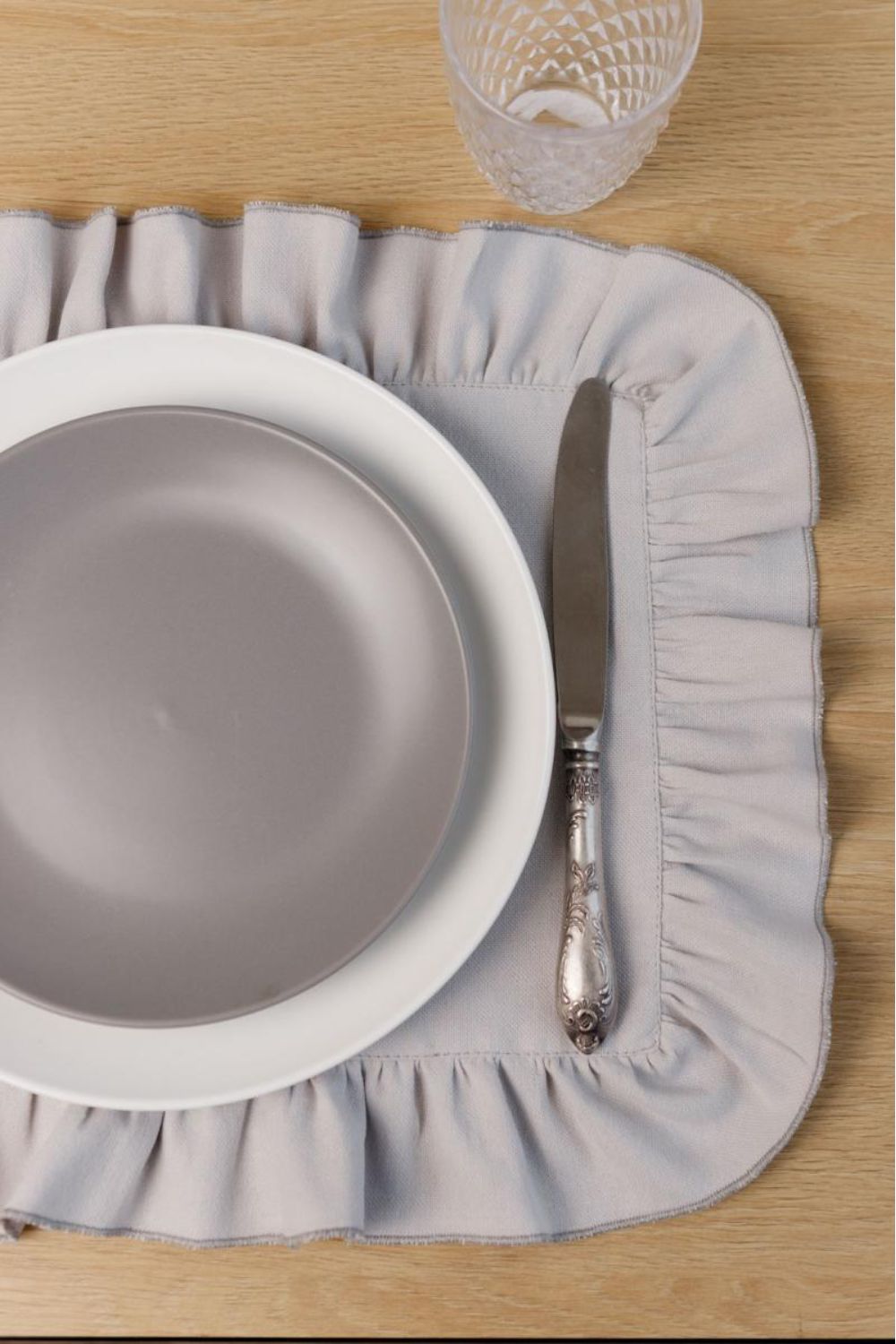 Placemat with Ruffle