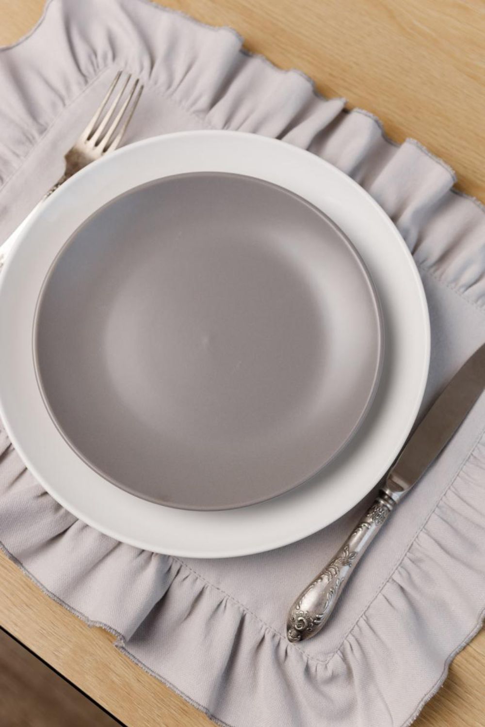 Placemat with Ruffle