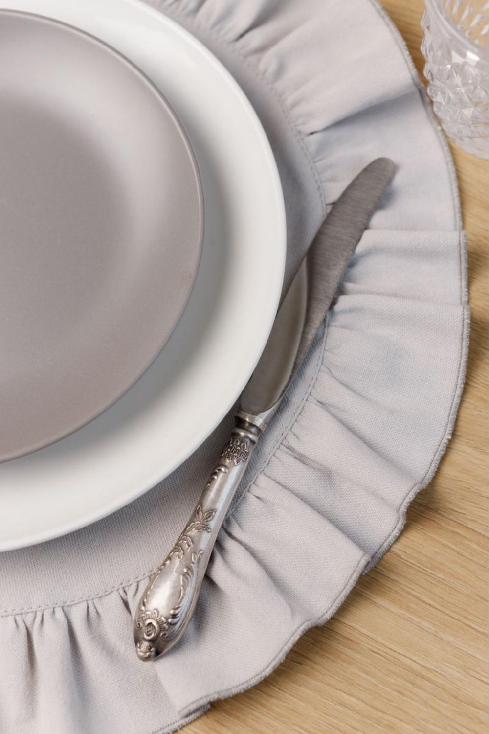 Round Placemat with Ruffle