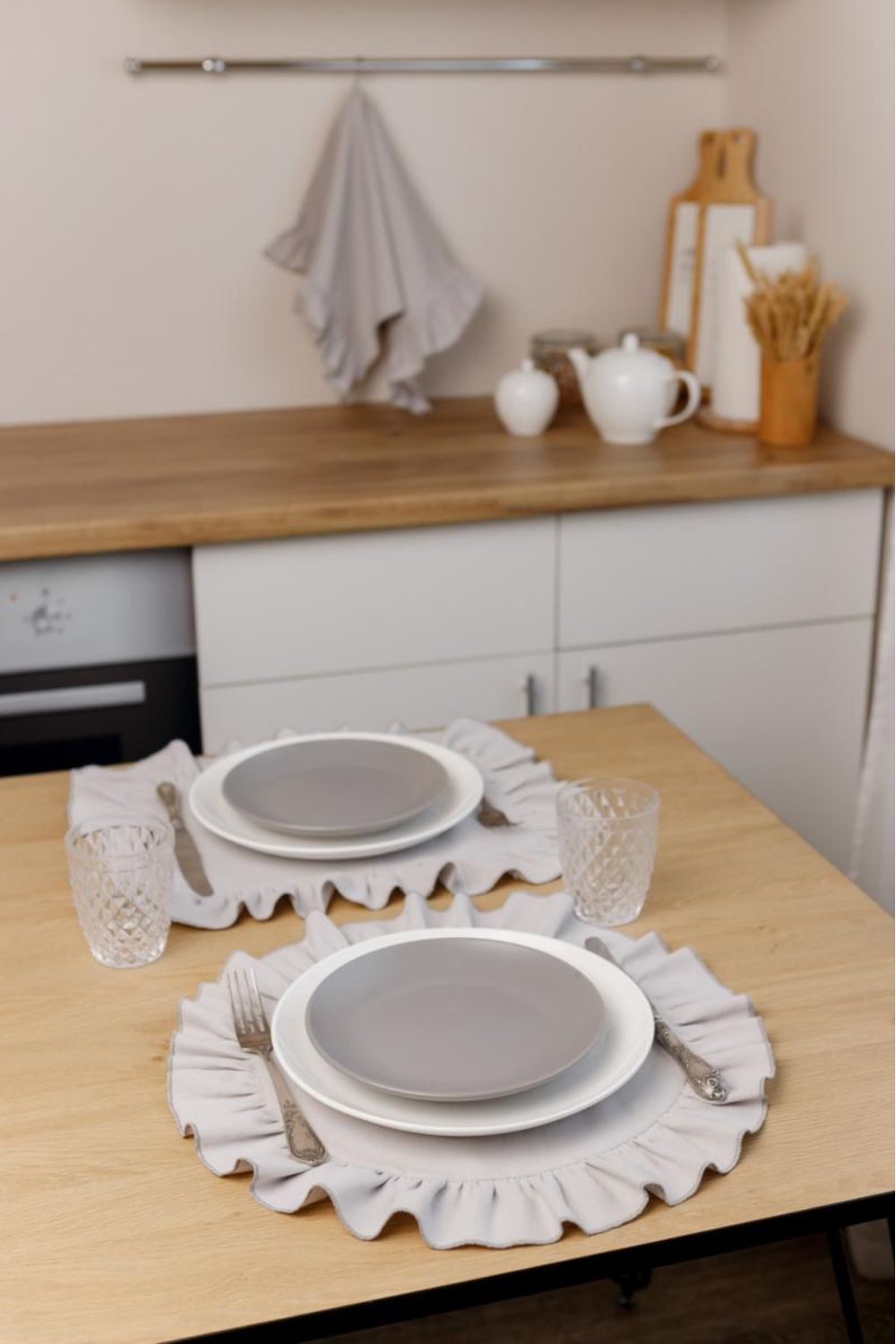 Round Placemat with Ruffle