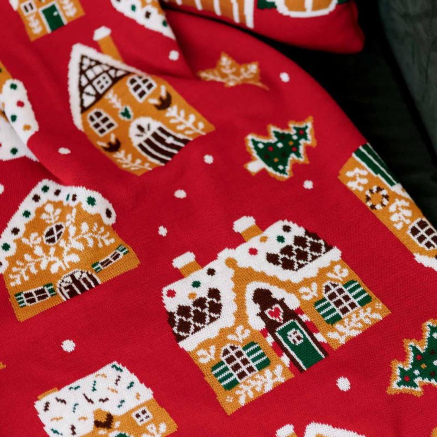 Red Knitted Christmas Throw Blanket - Gingerbread Houses