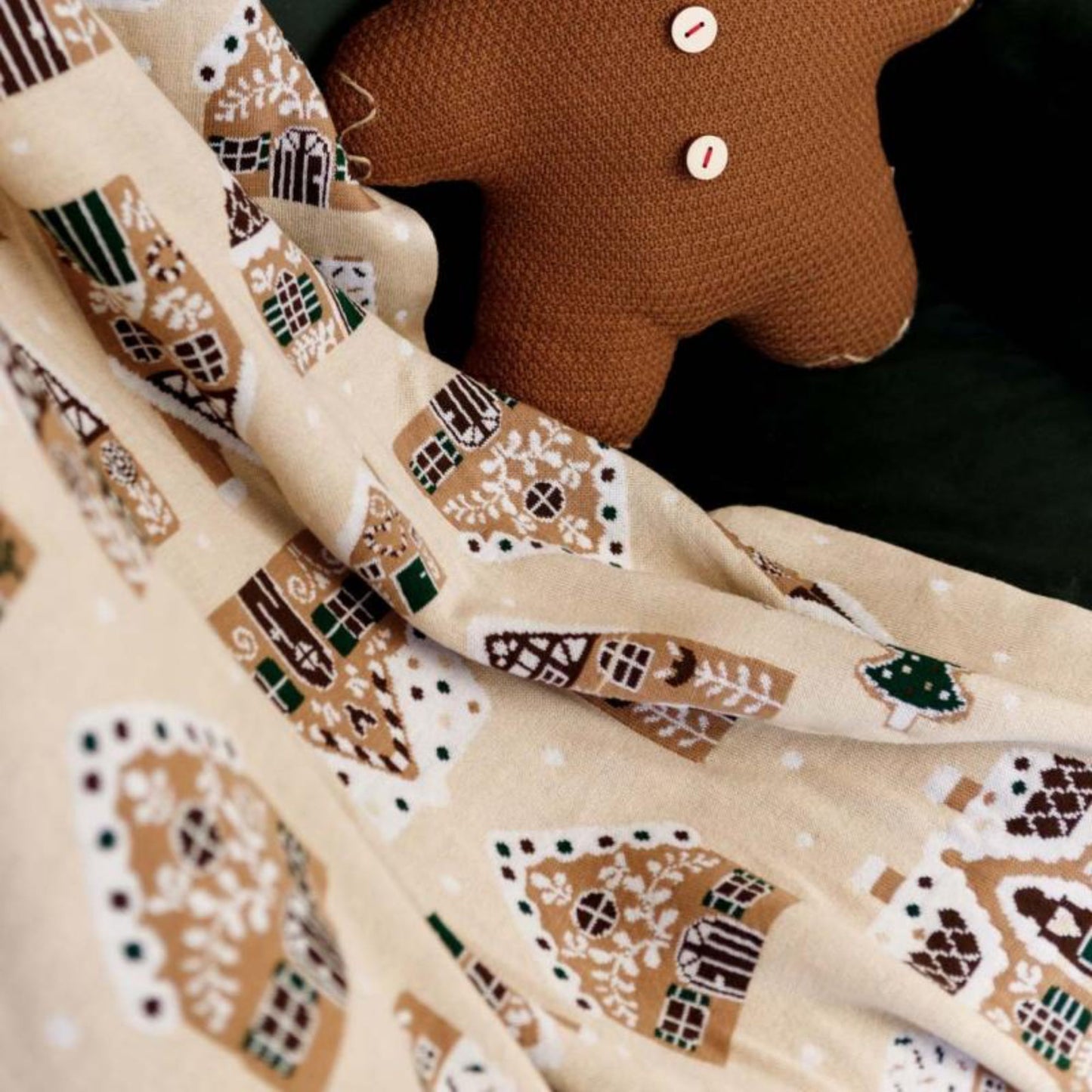 Beige Knitted Christmas Throw Blanket – Gingerbread Houses