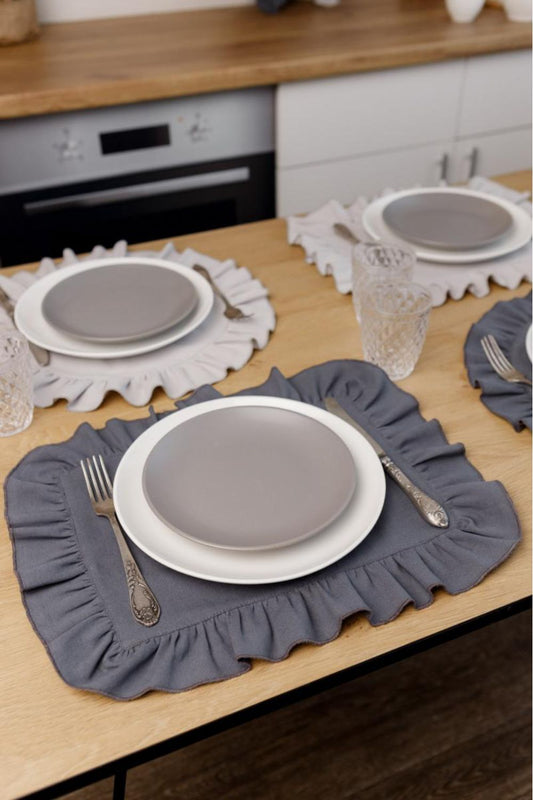 Placemat with Ruffle