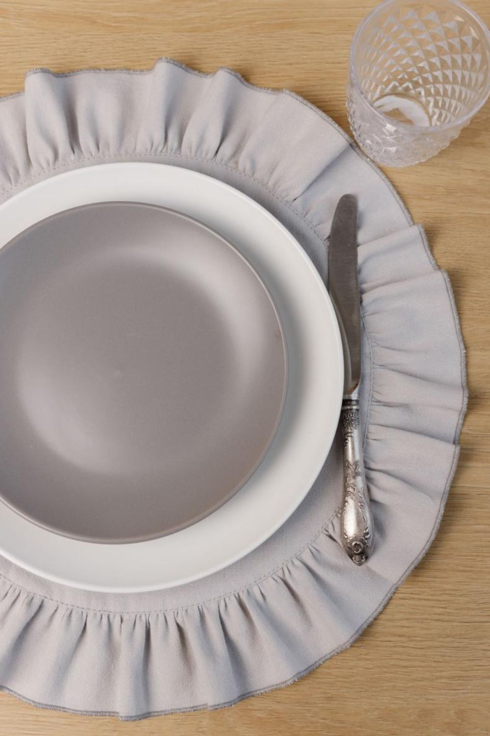 Round Placemat with Ruffle – Cabernet Gray (Set of 2)